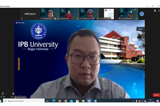 Para Profesor IPB University...