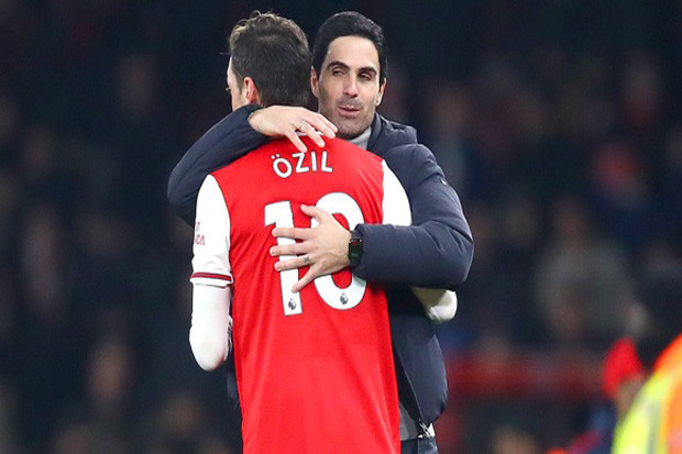 Arteta Lega Coret Mesut...