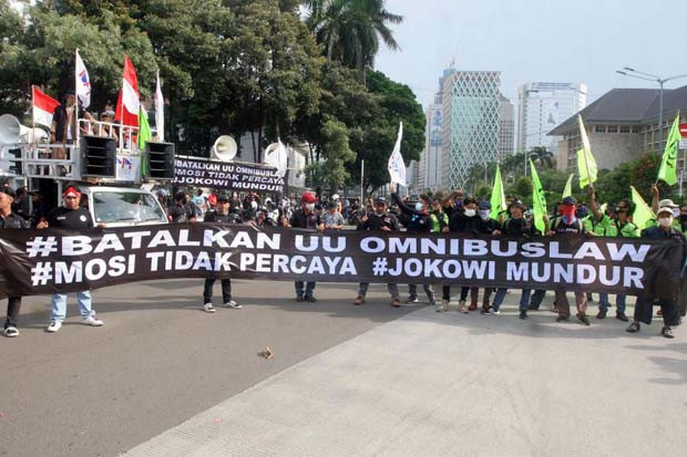 Demo Tolak Omnibus Law,...