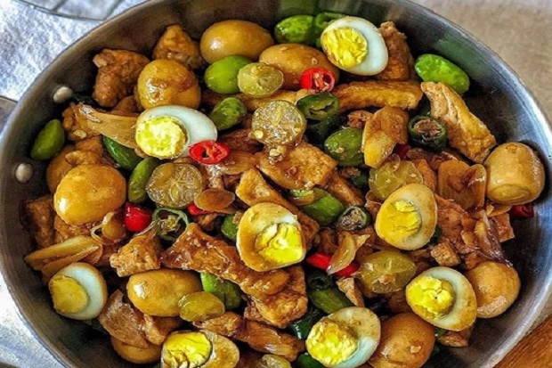 Makan Enak Tak Harus...