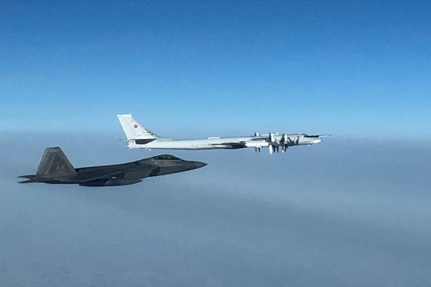 Jet Tempur Siluman F-22...