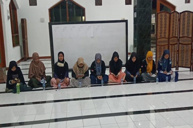 Peringati Hari Santri,...