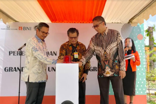 Dosen dan Pegawai UNM...
