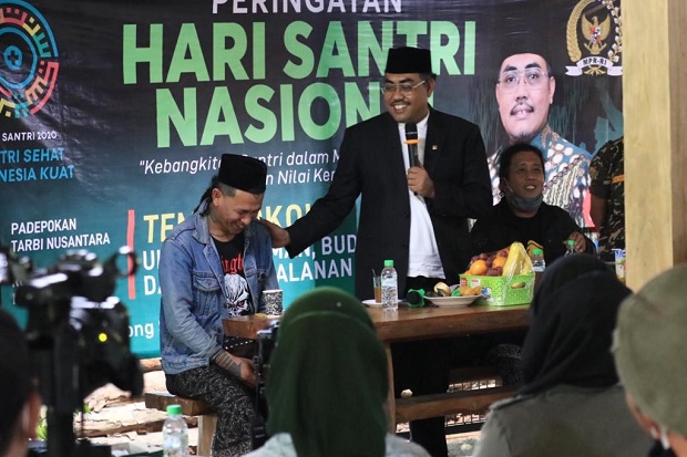 Rayakan Hari Santri...