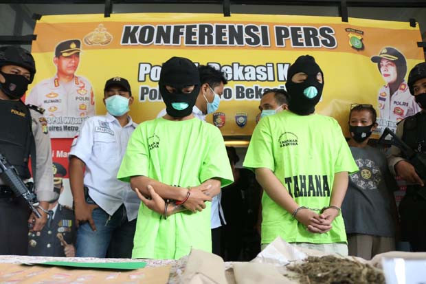 Mahasiswa Ini Nyambi...