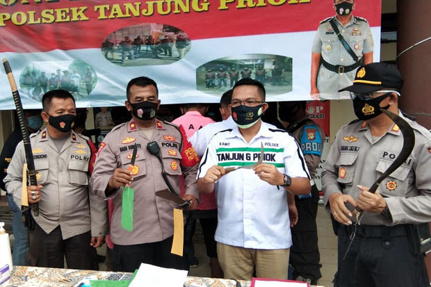 Polisi Gulung Komplotan...