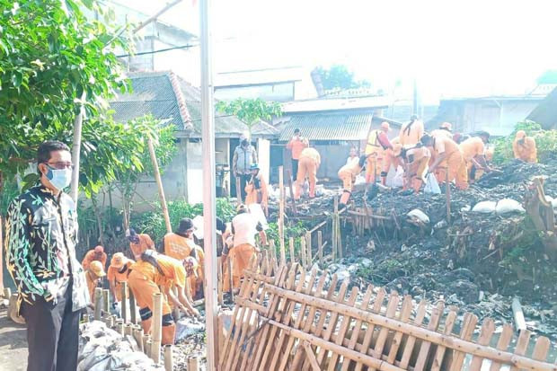 Antisipasi Banjir, Ratusan...
