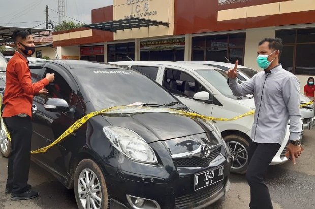 Gadaikan 24 Mobil Milik...
