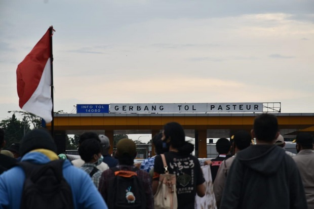 Mahasiswa Kecewa Dibubarkan...