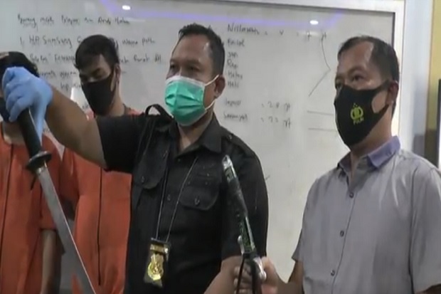 Kau Senggol Aku Tujah,...