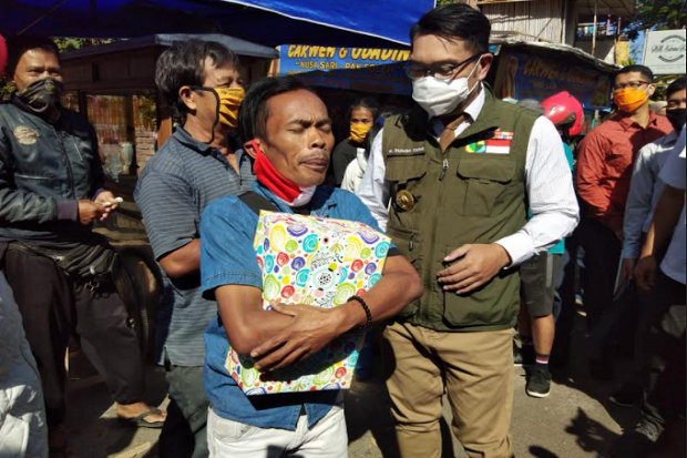 Senjata Makan Tuan,...
