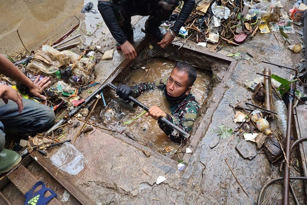 Bersihkan Drainase Penuh...