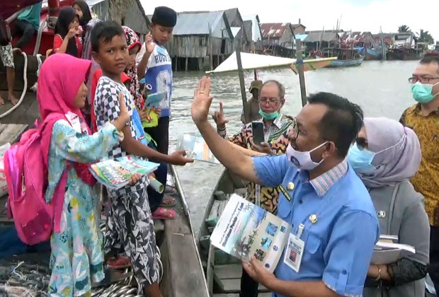 Seberangi Laut, Kadisdik...