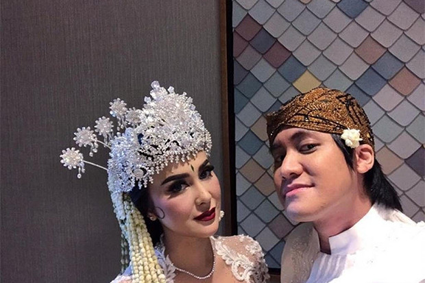 10 Artis Indonesia yang Menikah dengan Adat Sunda