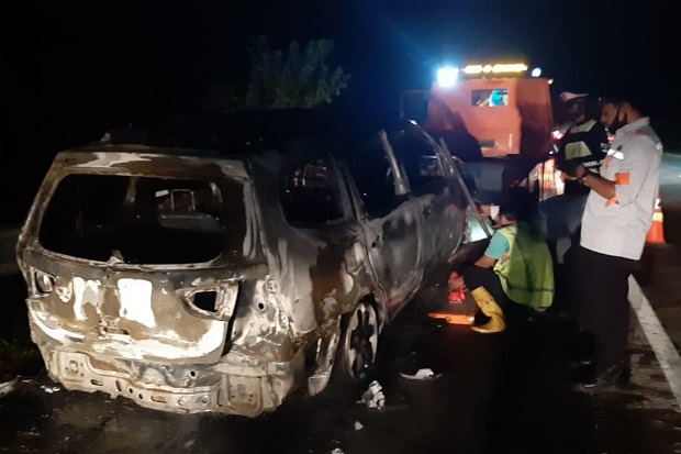Mobil Grand Livina Terbakar...