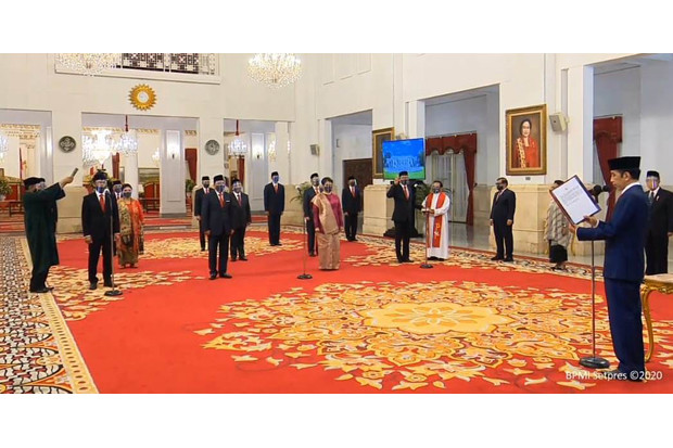 Presiden Jokowi Lantik...
