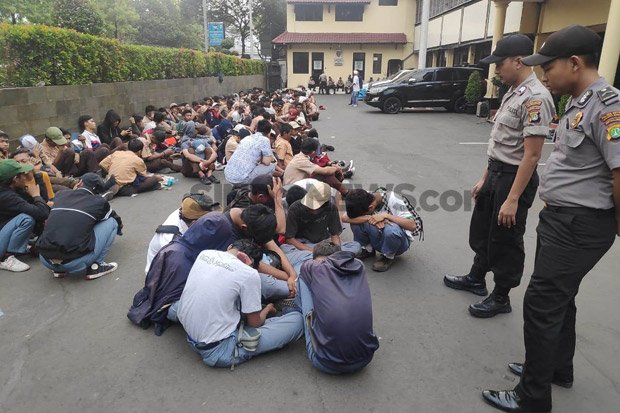 Hasut Pelajar Ikut Demo...