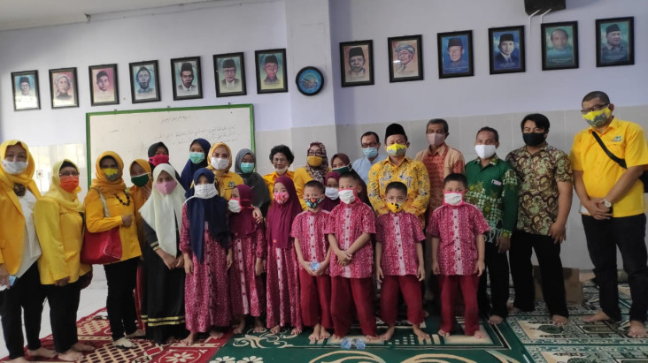 Rayakan HUT Partai Golkar,...