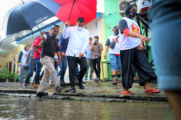 Hujan Baru 5 Menit Jalanan...