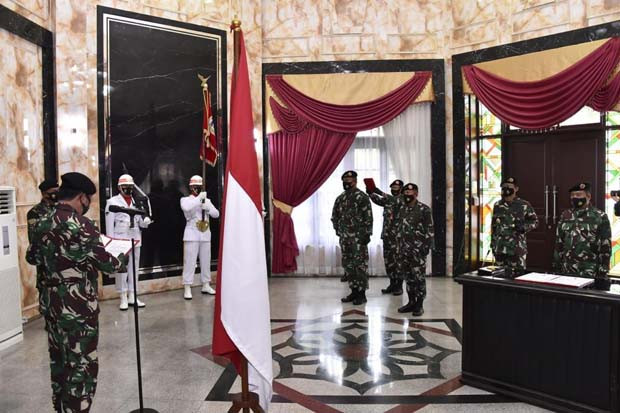 Panglima TNI Pimpin...