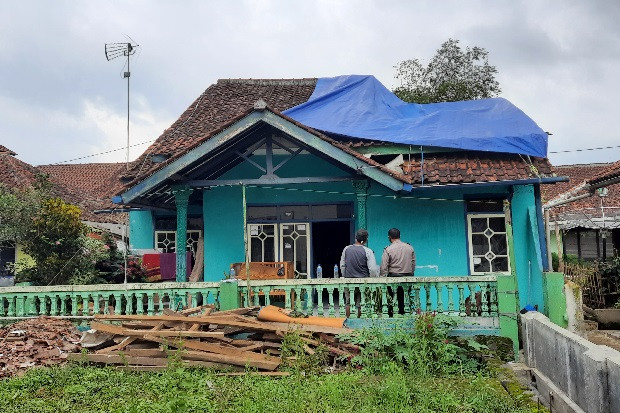 43 Rumah Rusak dan 3...