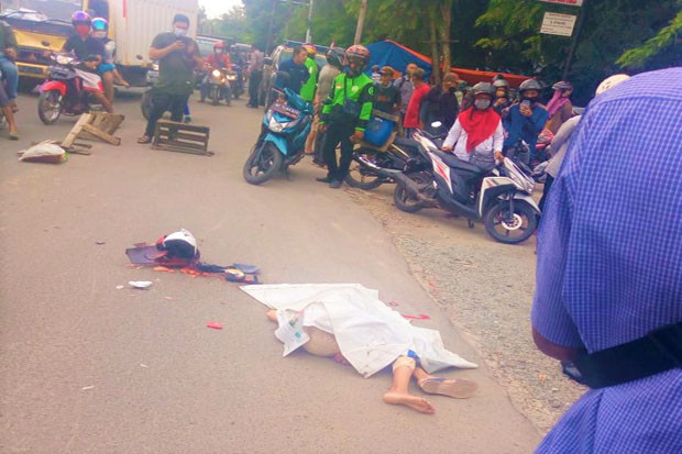 Perempuan Bermotor Matik...