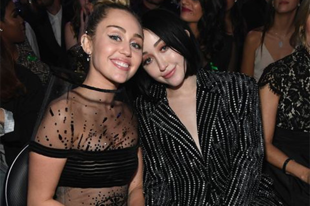 Miley Cyrus Rilis Lagu...