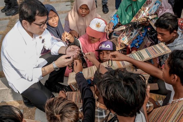 Bisnis Dadakan Saat...