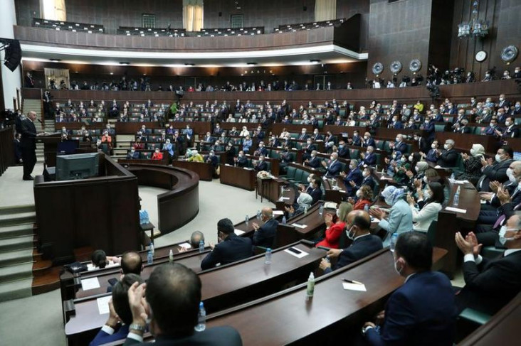 Parlemen Turki Bersatu...