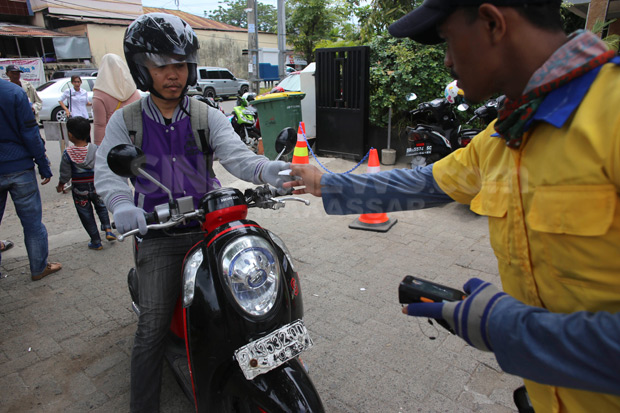Tindak Tegas Juru Parkir...