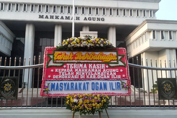 Karangan Bunga Telah...