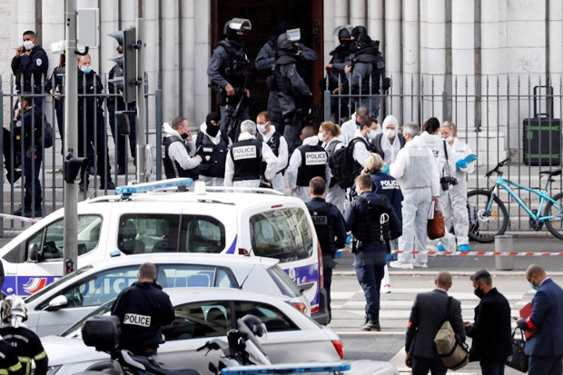 Macron: Serangan Pisau...