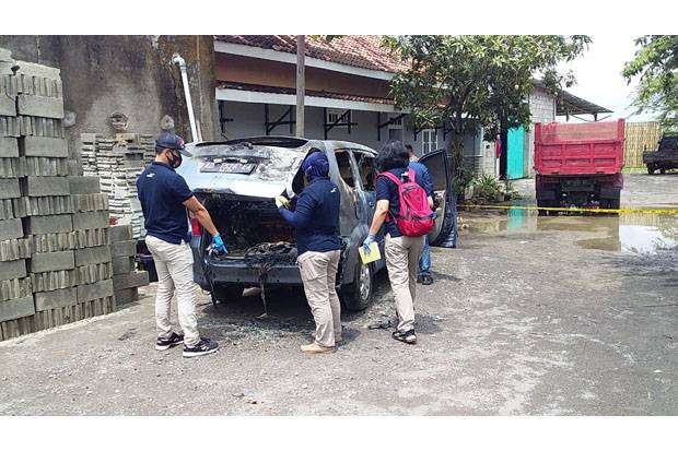 Perempuan Tewas Dibakar...