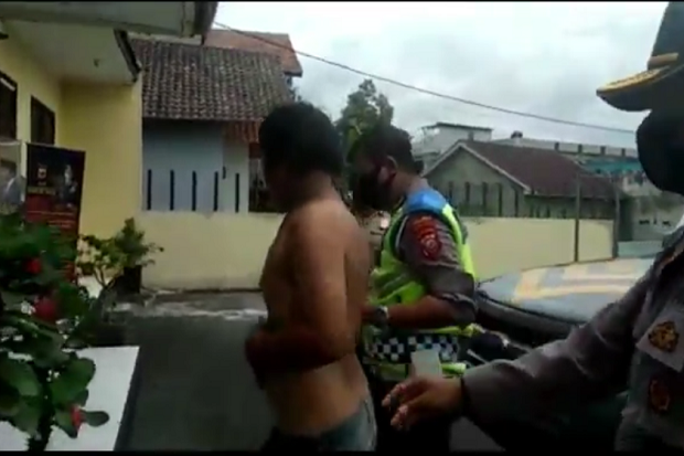 Tertangkap Jambret Ponsel,...
