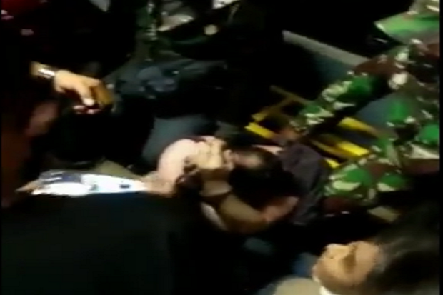 Dini Hari Pria Berambut...