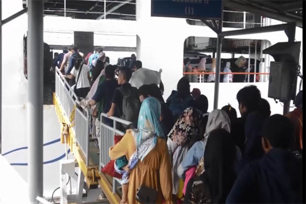 Lonjakan Penumpang Arus...