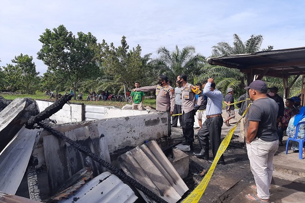 Rumah Dilalap Api, Satu...