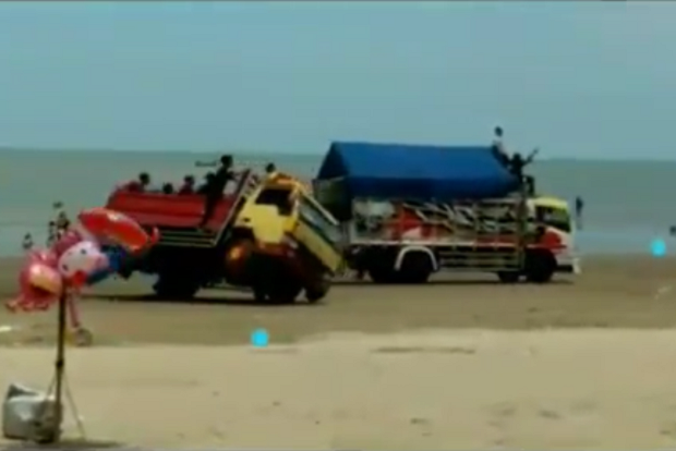Ada Balap Truk Liar...