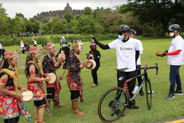 Tour de Borobudur Usai,...