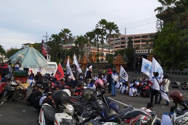 Buruh Tak Puas Penetapan...