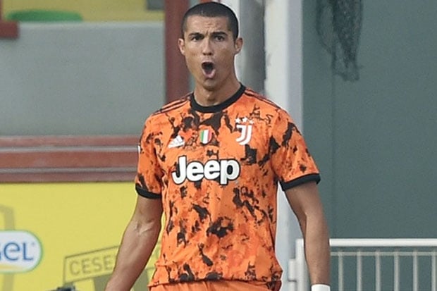 Ronaldo Cetak Dua Gol,...
