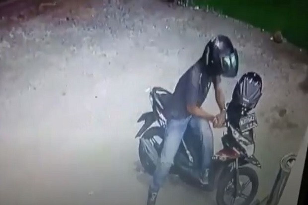 Terekam CCTV saat Beraksi,...