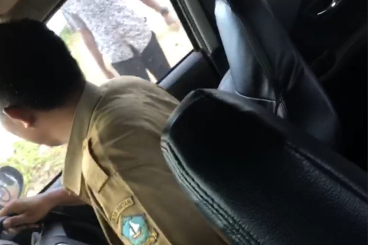 Sepasang Honorer Pemkab...