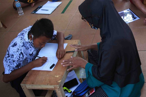 Banyak Persoalan, MPR...