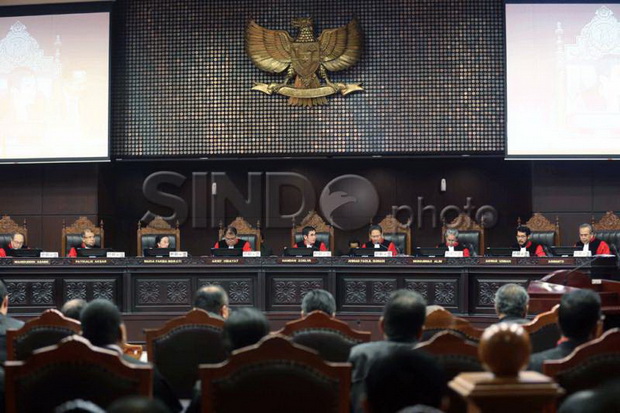 MK Kembali Gelar Sidang...