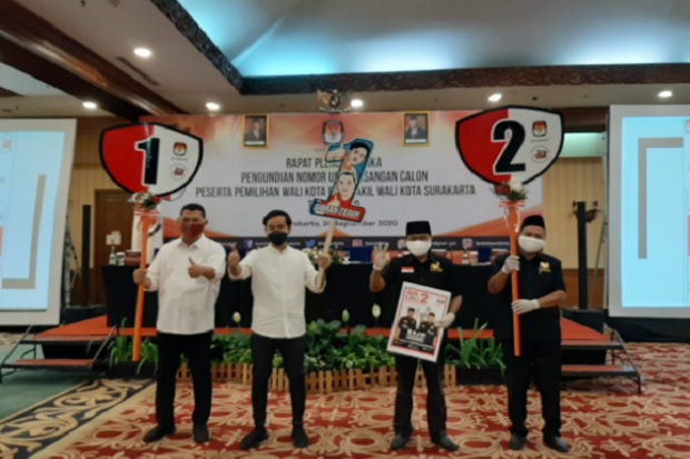 Debat Terbuka Gibran-Teguh...