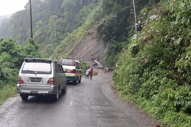 Derasnya Curah Hujan,...