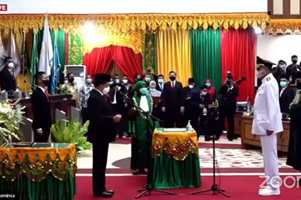Atas Nama Presiden,...