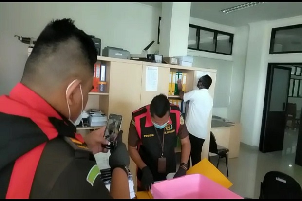 Kejari Geledah Kantor...