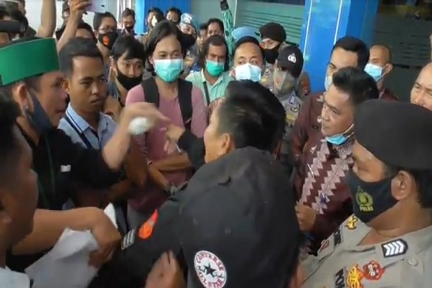 Unjuk Rasa HMI soal...